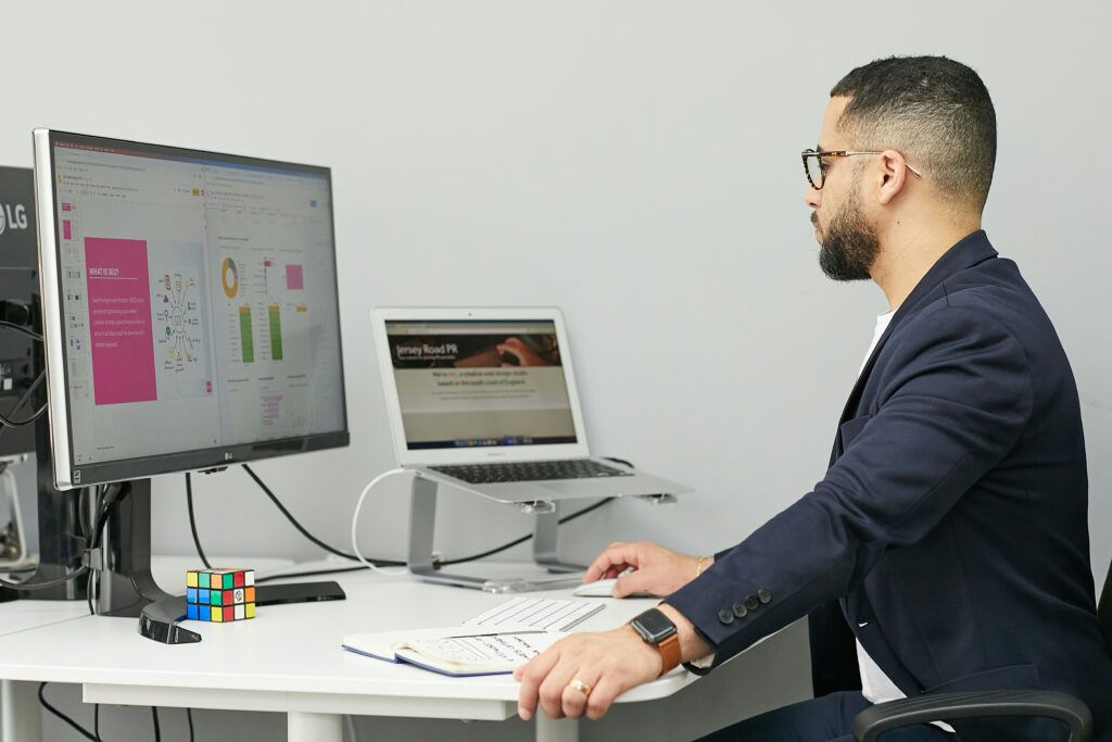 دستیار مدیریت هوشمند
